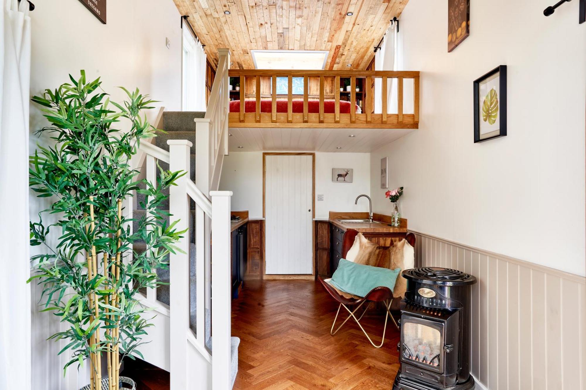 Bauernhof Extraordinary Huts Ltd *